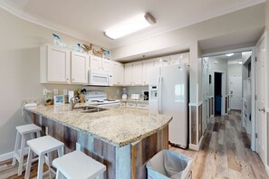 Fridge, microwave, oven, stovetop - Delightful beachfront condo w/ a furnished balcony, views, & a shared pool (Gulf Shores)