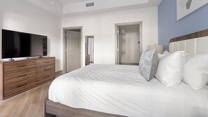 1 bedroom, desk, iron/ironing board, WiFi - Landing | Stunning 1BD, Clubhouse, Courtyard (Naples)