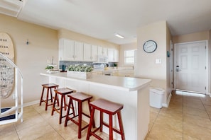 Fridge, microwave, oven, stovetop - Waterfront condo with shared outdoor pool, furnished balcony, & beach access (Gulf Shores)