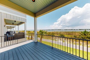 Terrace/patio - Pristine waterfront escape just steps to beach with community pool, washer dryer (Gulf Shores)
