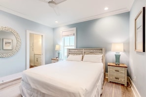 3 bedrooms, WiFi, bed sheets - Pristine waterfront escape just steps to beach with community pool, washer dryer (Gulf Shores)