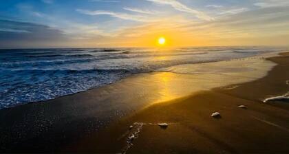 Welcome to your canal front retreat!