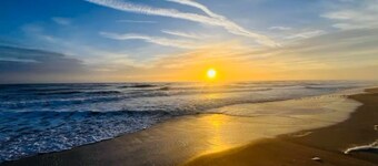 Welcome to your canal front retreat!