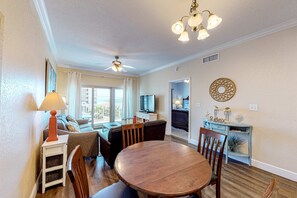 TV, offices - Luxury Gulf-view condo with pool, hot tub & sauna - walk to the beach (Gulf Shores)