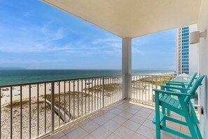 Property grounds - Beachfront, corner condo w a furnished balcony, shared pool, & grilling area (Gulf Shores)