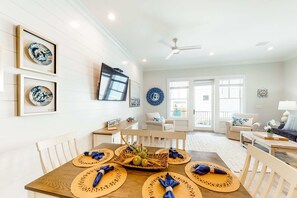 Interior - Luxurious, two-story cottage near the beach w a full kitchen & shared pool (Gulf Shores)