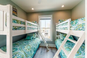 3 habitaciones, tabla de planchar con plancha, wifi y ropa de cama