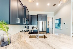 Fridge, microwave, oven, stovetop - Luxurious, two-story cottage near the beach w a full kitchen & shared pool (Gulf Shores)