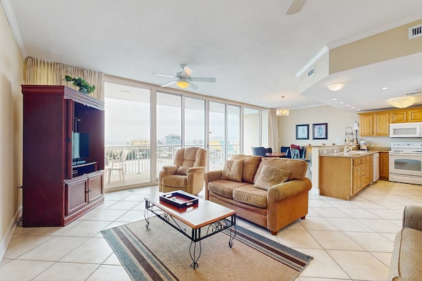 TV, DVD player - Gulf condo w/ private balcony, stunning views, pools, & sauna (Gulf Shores)