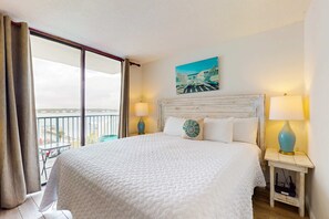 1 bedroom, iron/ironing board, WiFi, bed sheets - Condo w/ view of Little Lagoon, beach access, shared pools, hot tub, & pier (Gulf Shores)