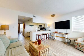 Fernseher, DVD-Player, Arbeitsbereiche