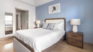 1 bedroom, desk, iron/ironing board, WiFi - Landing | Modern 1BD, Clubhouse, Courtyard (Naples)