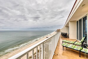 Property grounds - Beachfront penthouse w/ amazing view, multiple pools, hot tubs, gym & sauna (Gulf Shores)