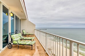 Terrace/patio - Beachfront penthouse w/ amazing view, multiple pools, hot tubs, gym & sauna (Gulf Shores)
