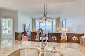 2 bedrooms, iron/ironing board, WiFi - Gulf-front condo in the heart of town w/ resort pools, hot tubs & beach access (Gulf Shores)