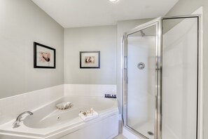 Shower, towels - Gulf-front condo in the heart of town w/ resort pools, hot tubs & beach access (Gulf Shores)
