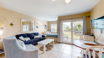 Téléviseur, lecteur de DVD, bureau