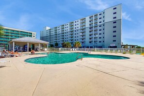 Pool - Snowbird-friendly hotel suite with beach access, shared pool and dining (Fort Morgan)
