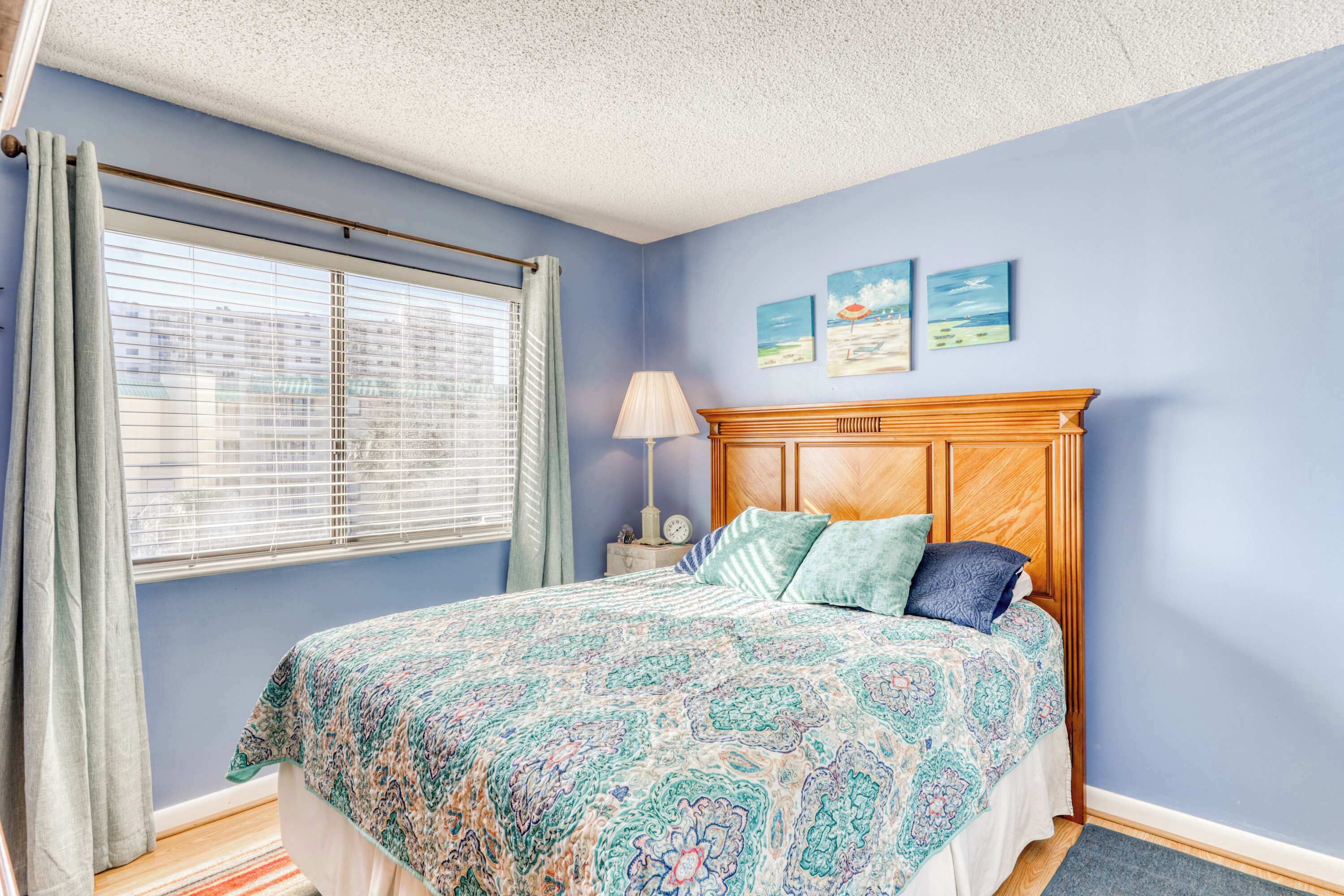 2 bedrooms, iron/ironing board, internet