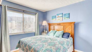 2 bedrooms, iron/ironing board, internet