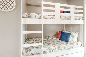 1 bedroom, Internet, bed sheets - Ground-floor condo with entertainment, shared pool, hot tub - near beach (Fort Morgan)