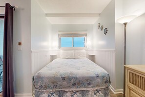 Iron/ironing board, WiFi, bed sheets, wheelchair access