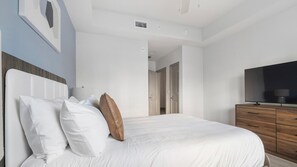 2 bedrooms, desk, iron/ironing board, WiFi - Landing | Chic 2BD, Clubhouse, Courtyard (Naples)