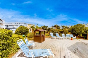 Terrace/patio - Loft-like condo with balcony, easy beach access, pools, hot tubs & tennis (Fort Morgan)