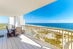 Outdoor dining - Lovely Condo on 11th Floor with Shared Pool, Hot Tub, Sauna, Balcony, Free WiFi (Fort Morgan)