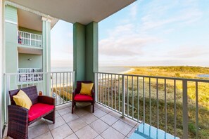 Property grounds - Bay View Condo w/ Deck, Assigned Boat Slip, WiFi, AC & Shared Pools/Hot Tubs (Fort Morgan)