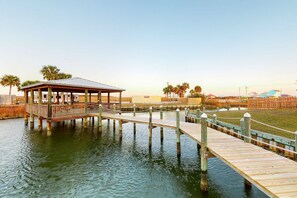 Property grounds - Bay View Condo w/ Deck, Assigned Boat Slip, WiFi, AC & Shared Pools/Hot Tubs (Fort Morgan)