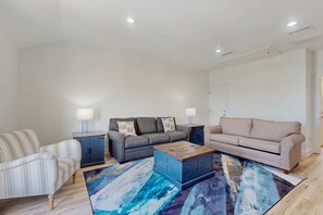 TV, offices - Luxury Beachfront Duplex in Fort Morgan | Pool, Elevator and Wedding-Friendly (Fort Morgan)