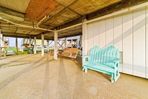 Terrace/patio - Coastal Living Cottage on Mobile Bay with Private Beach Access (Fort Morgan)