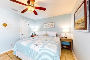 3 bedrooms, WiFi, bed sheets - Coastal Living Cottage on Mobile Bay with Private Beach Access (Fort Morgan)