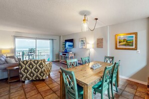 Dining - Spacious Oceanfront Home w Open Deck, Free WiFi & Amazing Views (Fort Morgan)
