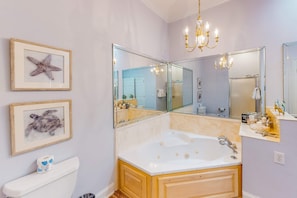 Shower, towels - Spacious 6 BR Gulf Front Home (Fort Morgan)