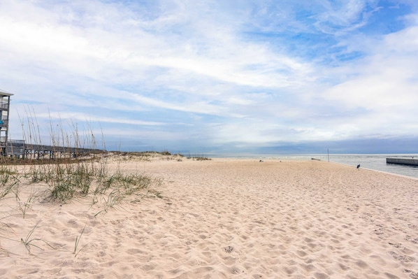 Beach nearby - Dog-friendly house with private pool - dock and fishing pier available (Gulf Shores)