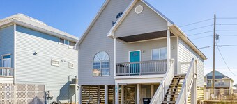 Dog-friendly house with private pool - dock and fishing pier available
