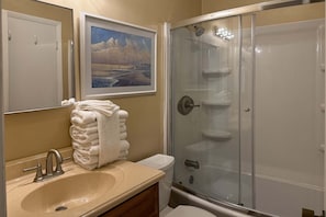 Shower, towels - Spacious condo with views of the gulf, near beaches, features shared pool (Gulf Shores)