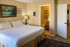 2 bedrooms, iron/ironing board, WiFi, bed sheets - Spacious condo with views of the gulf, near beaches, features shared pool (Gulf Shores)