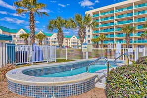 Pool - Oceanfront condo with Gulf-view balcony, beach access, pool, WiFi, & central AC (Fort Morgan)