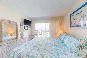 2 bedrooms, iron/ironing board, WiFi, bed sheets - Oceanfront condo with Gulf-view balcony, beach access, pool, WiFi, & central AC (Fort Morgan)