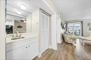 Interior - Coastal 2nd floor condo with pools, hot tubs, tennis, balcony, & elevator (Fort Morgan)