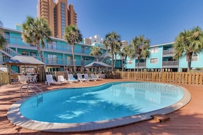 Pool - Beautiful condo with shared pools, full kitchen, private washer dryer (Gulf Shores)