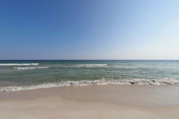 Beach nearby - Beautiful condo with shared pools, full kitchen, private washer dryer (Gulf Shores)