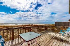 Property grounds - Beachfront Daydream Hideaway w Panoramic Water Views & Gulf-Front Deck (Gulf Shores)