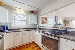 Fridge, microwave, oven, stovetop - Beachfront Daydream Hideaway w Panoramic Water Views & Gulf-Front Deck (Gulf Shores)