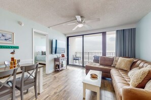 TV, DVD player, offices - Absolute Gulf-front condo with beach view and pool (Gulf Shores)
