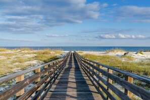 Beach nearby - Centrally Located Oasis | Pool & Covered Balcony | Walk 1 Block to Beach (Gulf Shores)