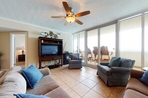 TV, DVD player, offices - Close to Beach The Colonnades, Stellar Gulf-Front Gem, Pool, Sauna, Gym (Gulf Shores)